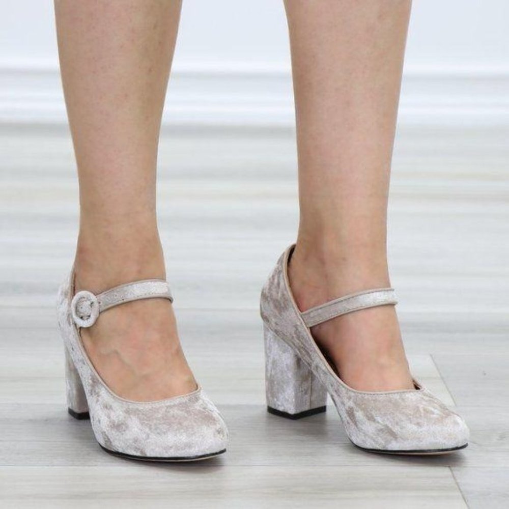 Cutest Velvety Nude Vintage Chunky Heel Pumps - Picture 7 of 10